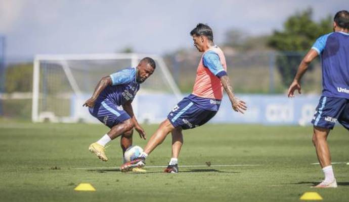 Elenco do Bahia fecha preparação e viaja para enfrentar o São Paulo