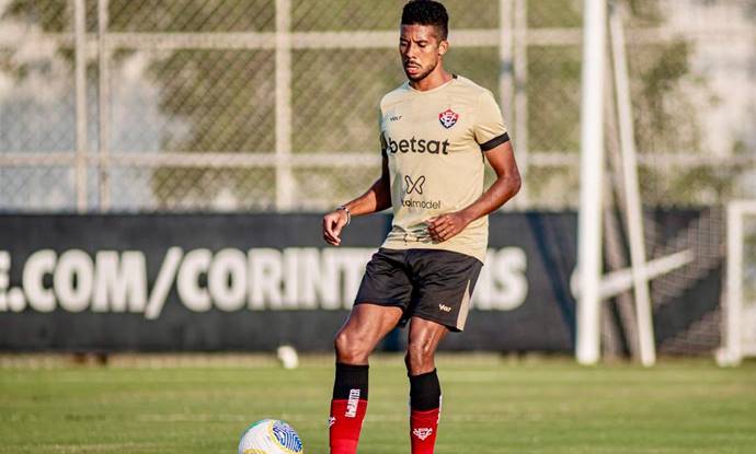 Vitória treina no CT do Corinthians antes de seguir para o Rio Grande do Sul