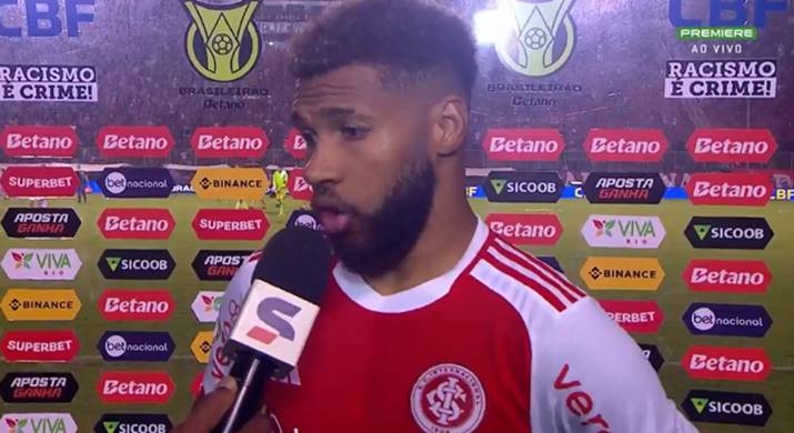 Atacante do Inter reclama de pênalti marcado para o Vitória: ‘Arranjado’