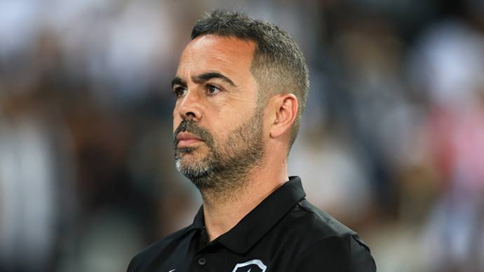 Técnico do Botafogo vê jogo difícil e equilibrado contra o Bahia: ‘Tudo em aberto’