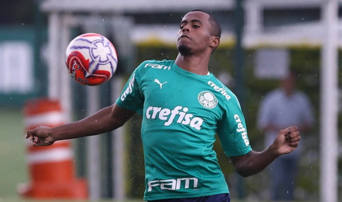 Vitória anuncia contratação de atacante que estava no futebol turco