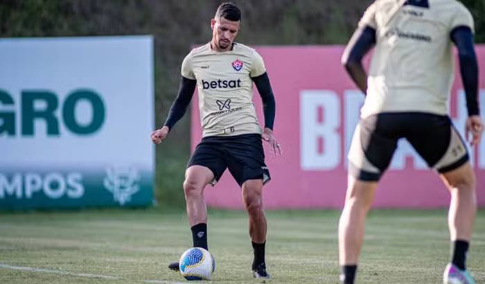 Carpini ganha mais opções no Vitória e deve promover estreia contra o Fortaleza