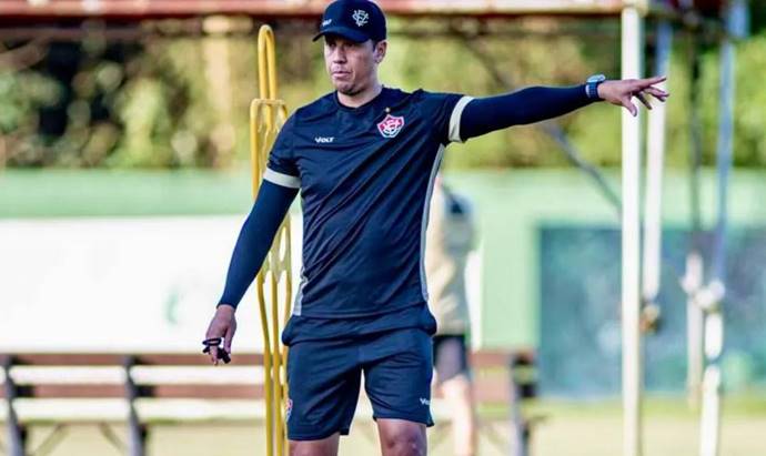 Carpini projeta sequência fora de casa e comenta sobre reforços