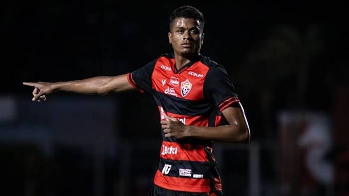 Vitória acerta venda de jovem volante para clube italiano