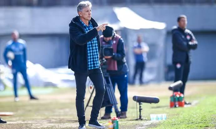 Renato vê retorno da confiança no Grêmio após triunfo sobre o Vitória
