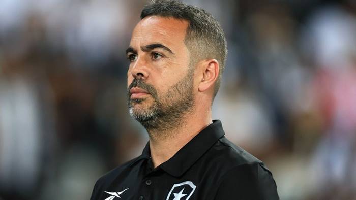 Técnico do Botafogo prevê decisão equilibrada contra o Bahia: ‘Adversário dificílimo’