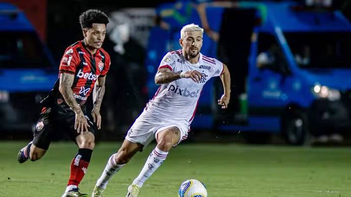 Vitória perde para o Flamengo, chega a 4 derrotas seguidas e segue no Z4