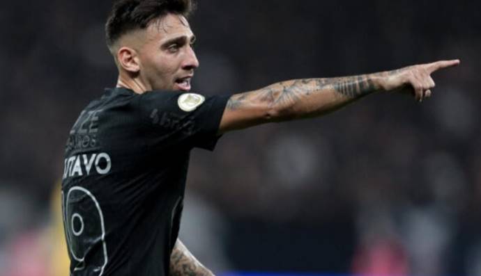 Atacante pretendido pelo Vitória recebe propostas do exterior