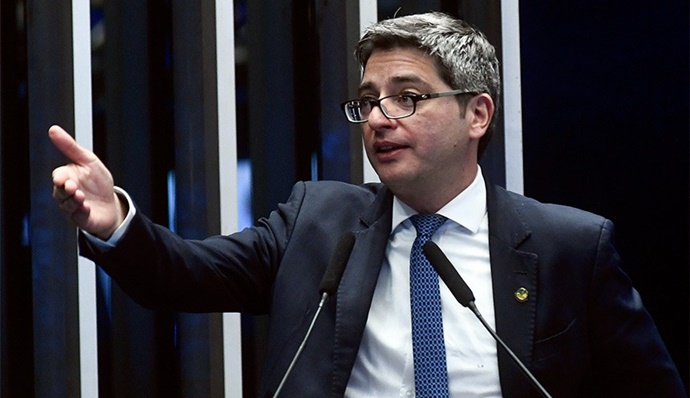 “Querem acabar com o futebol brasileiro”, dispara Senador após expulsão de Gregore