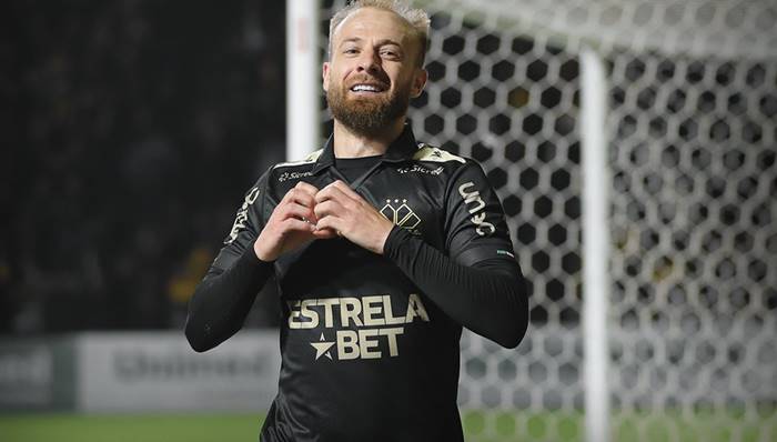 Criciúma vence e abre 6 pontos do Vitória; Cruzeiro empata e segue atrás do Bahia