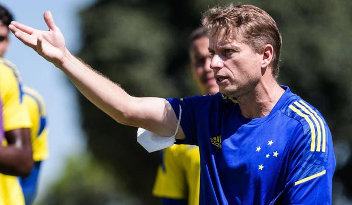 Cruzeiro deve poupar jogadores contra o Vitória pensando na Sul-Americana