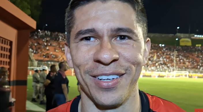 Osvaldo projeta Ba-Vi e provoca: ‘Quem sabe o vovô possa pescar novamente’