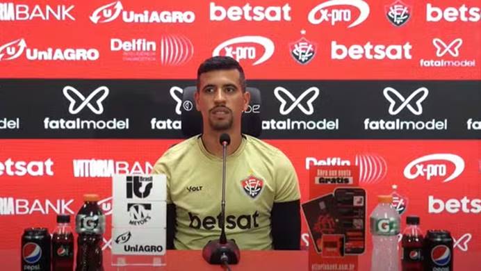 Volante do Vitória fala sobre expectativa de disputar seu primeiro Ba-Vi
