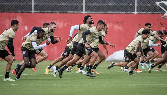 Com todos os jogadores, Vitória faz penúltimo treino de olho no Cruzeiro