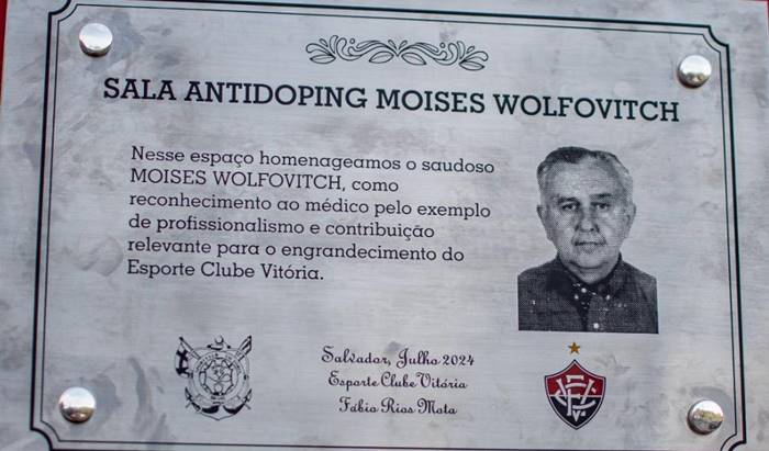 Vitória inaugura Estação de Controle de Dopagem e homenageia ex-médico do clube