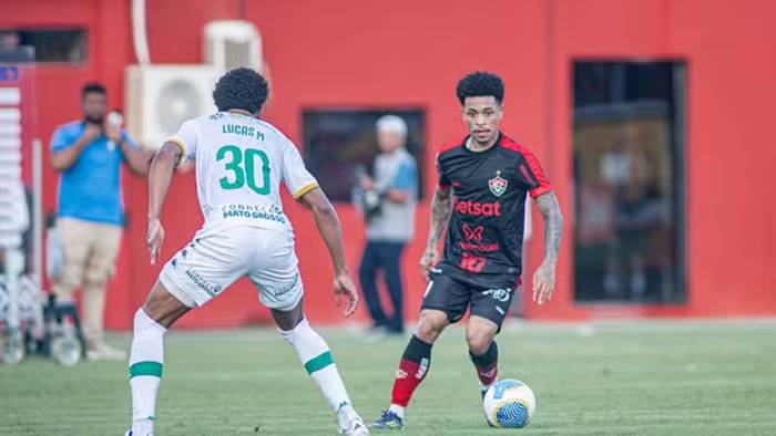 Matheusinho leva 3º cartão amarelo e desfalca o Vitória no Ba-Vi