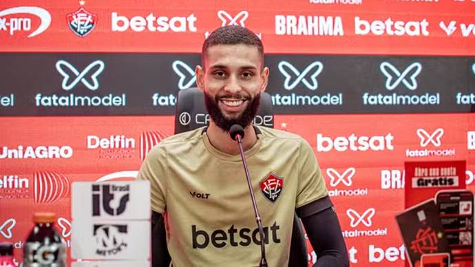 Zagueiro celebra ‘nova fase’ do Vitória e elogia trabalho de Carpini