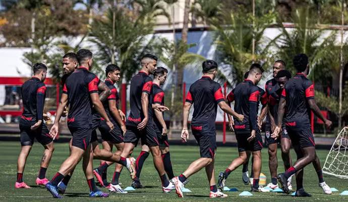 Atlético-GO tem quatro jogadores suspensos para enfrentar o Vitória