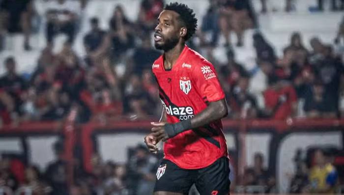 Lateral foca em confrontos diretos para Atlético-GO reagir na Série A