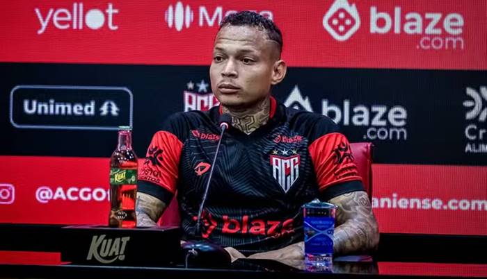 Atacante mira triunfo sobre o Vitória no 100º jogo pelo Atlético-GO