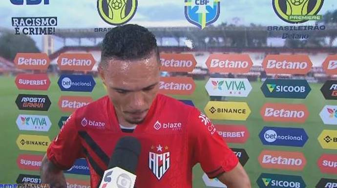 “Enquanto houver chance, a gente vai lutar”, diz atacante do Atlético-GO
