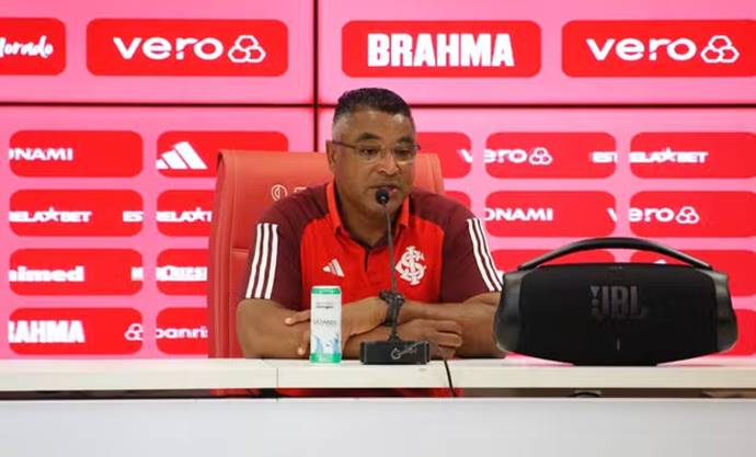 Roger Machado valoriza paciência do Inter para vencer o Vitória