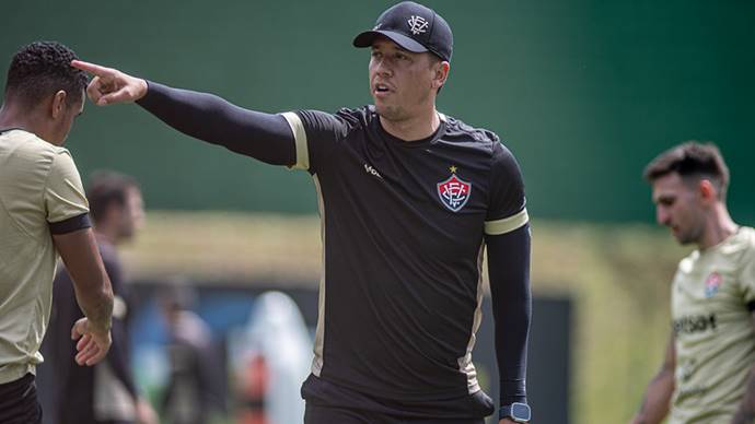 Com Matheusinho, Vitória tem mais um dia de trabalho de olho no Inter