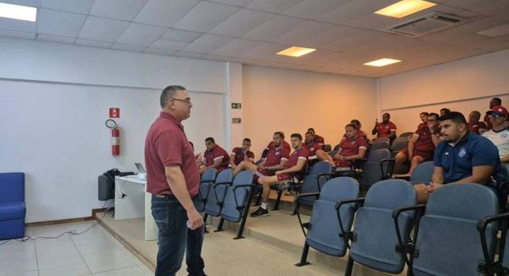 Técnicos da base do Bahia recebem palestra no Programa de Formação Continuada