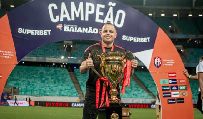 Coordenador de mercado e scouting anuncia saída do Vitória