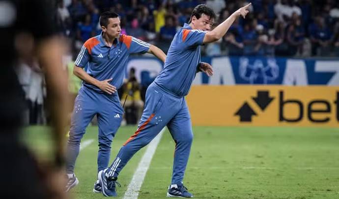 Diniz vê jogo equilibrado contra o Bahia e contesta gol anulado