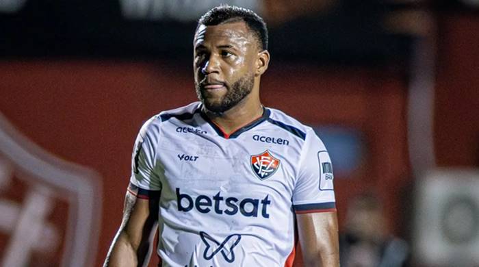 Volante emprestado ao Vitória entra na mira do Santos para 2025