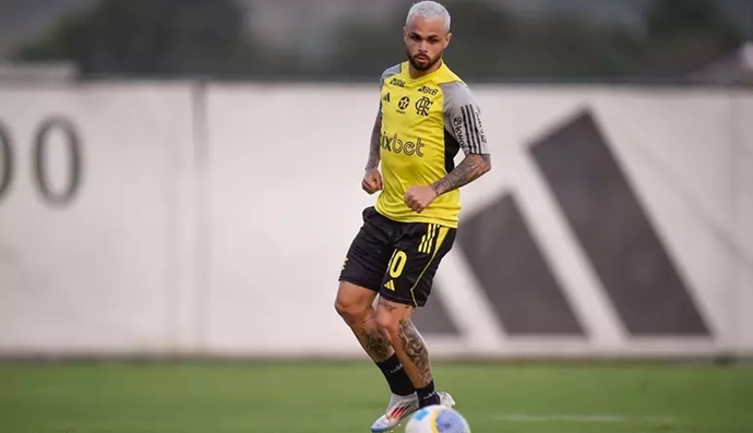 Michael retorna aos treinos e reforça o Flamengo contra o Bahia