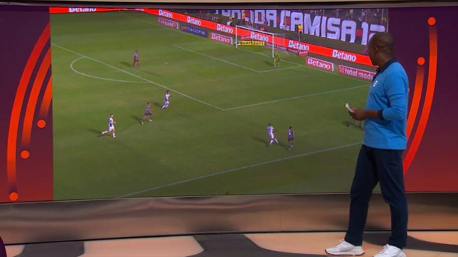 Vitória 2 x 1 Fluminense: PC Oliveira analisa pênalti em Matheusinho