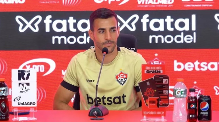 Lateral supera as lesões e celebra minutagem no Vitória: ‘Me dá confiança’