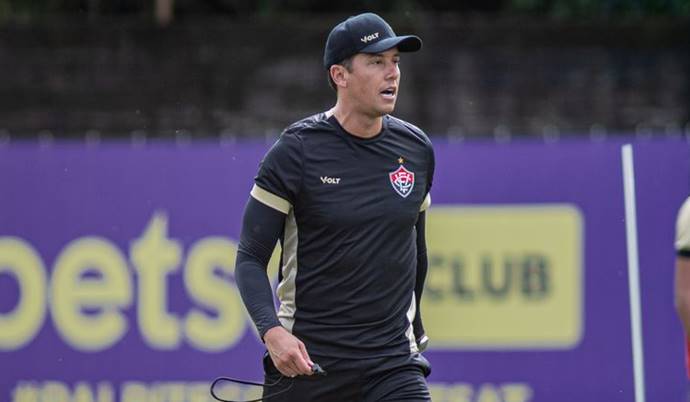 Vitória inicia conversas para renovar com o técnico Thiago Carpini