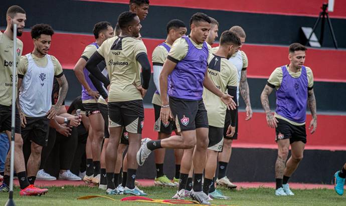 Com dois atletas no DM, Vitória volta aos treinos de olho no Bragantino