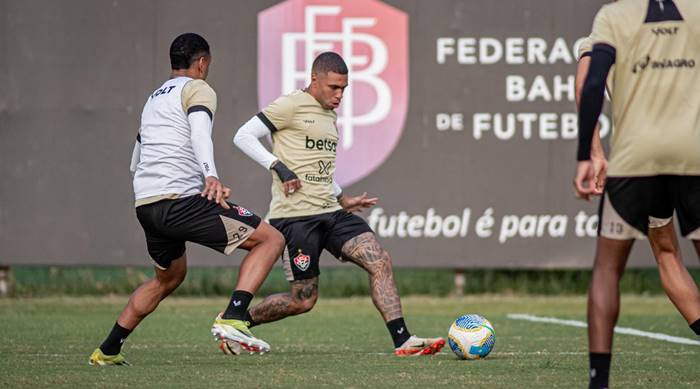 E.C Vitória: Janderson faz treino físico e com bola; PK e Lepo seguem fora
