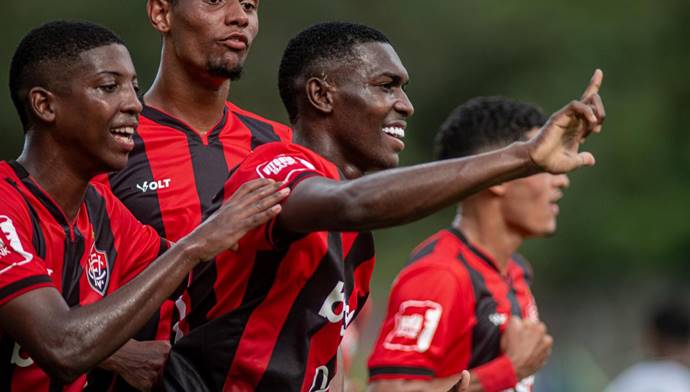 Em jogo de 7 gols, Vitória vence o Vasco pelo Brasileiro de Aspirantes