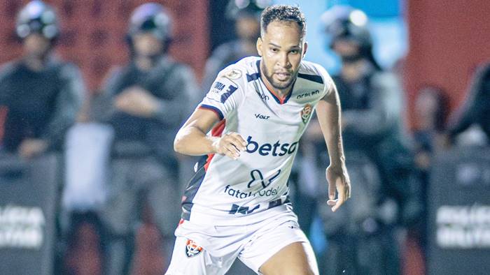 Vitória vence o Bragantino e pula fora da zona de rebaixamento