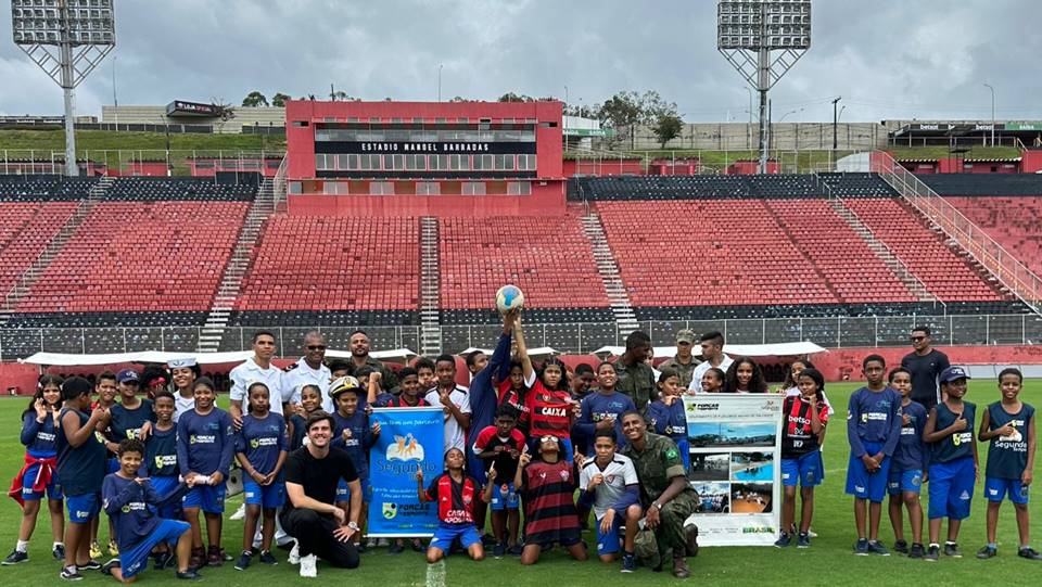 Crianças do ProFEsp fazem visita ao Complexo Esportivo do Vitória