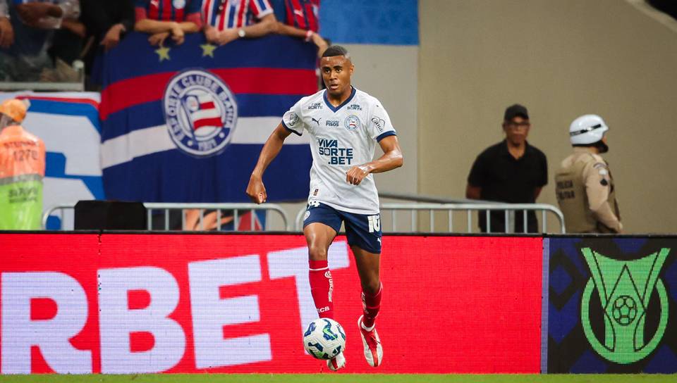 Erick não vê problema em atuar improvisado na lateral: ‘Quero estar sempre ajudando’
