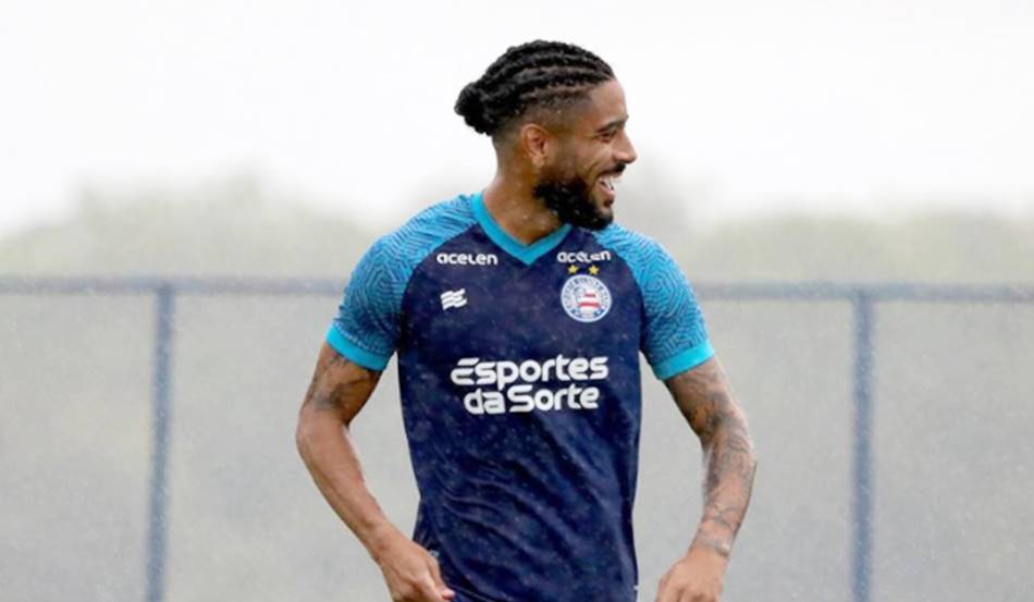 Coritiba faz sondagem por lateral do Bahia, mas conversa não avança