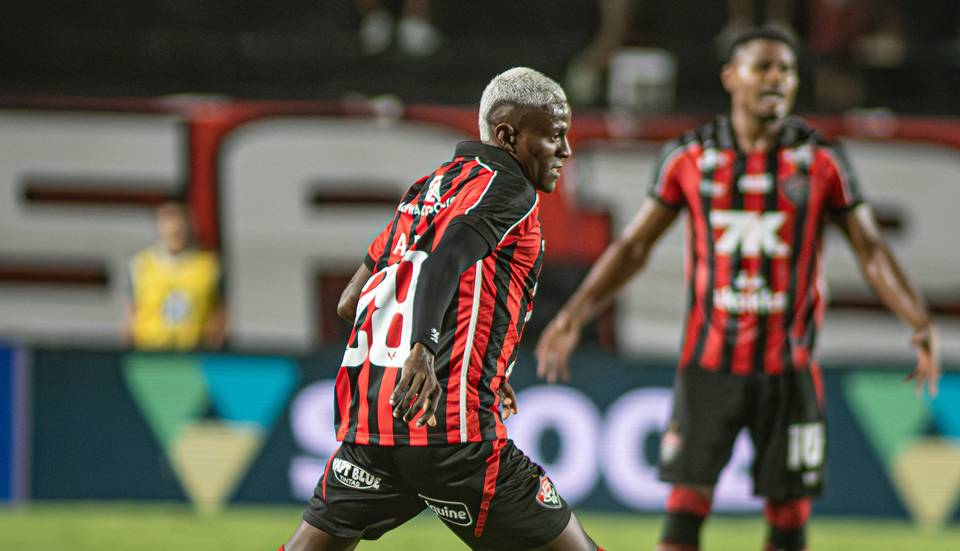 Atacante do Vitória sofre lesão no menisco do joelho e precisará e cirurgia