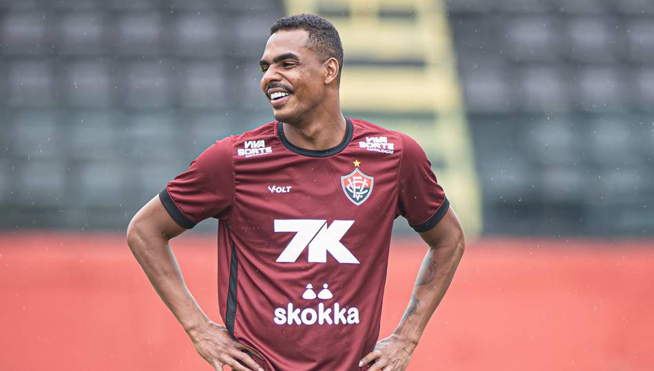 Volante retorna de suspensão e reforça o Vitória no Ba-Vi da Série A