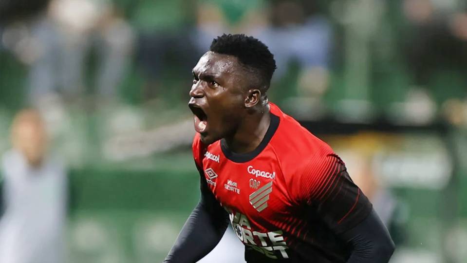 Atacante colombiano que atua no Athletico é oferecido ao Bahia