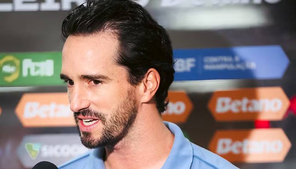 Auxiliar cita erros do Bahia contra o Flamengo e elogia Léo Vieira