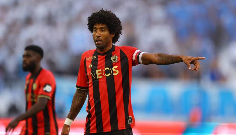 Dante anuncia aposentadoria e vai treinar o time sub-23 do Bayern