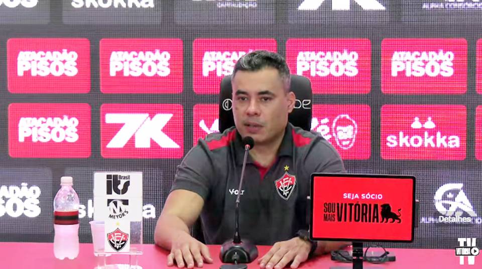 Jair Ventura reconhece jogo tenso, mas valoriza classificação do Vitória