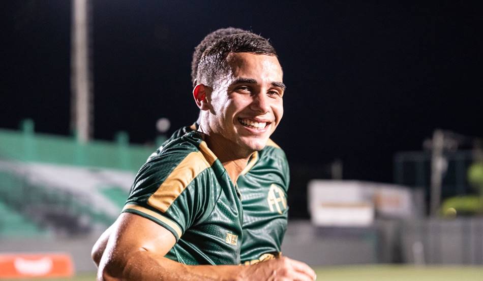 Dupla do Feira FC celebra primeira oportunidade no profissional