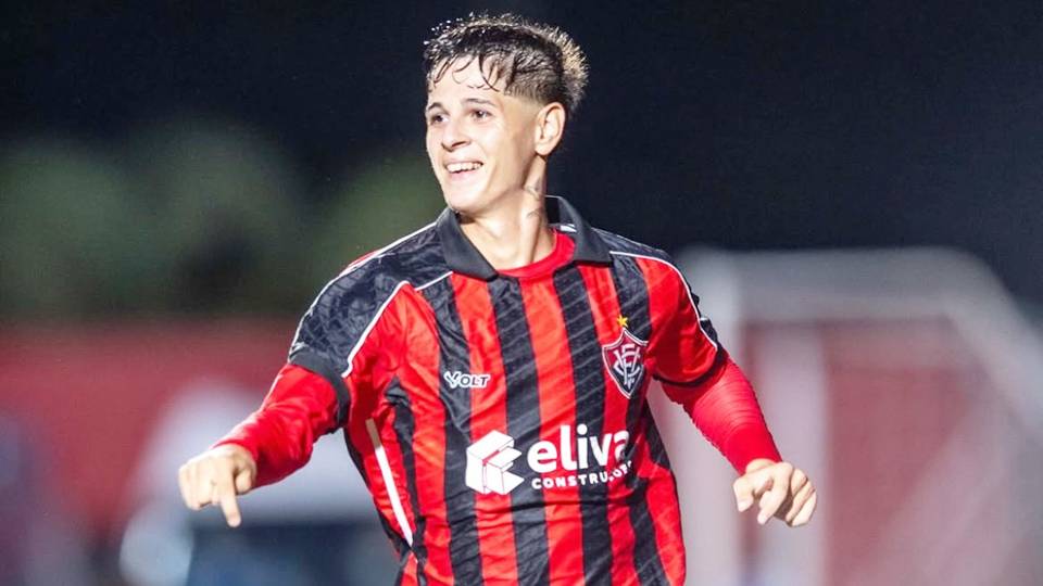 Vitória registra novo contrato de Almaraz e inscreve argentino na Série A